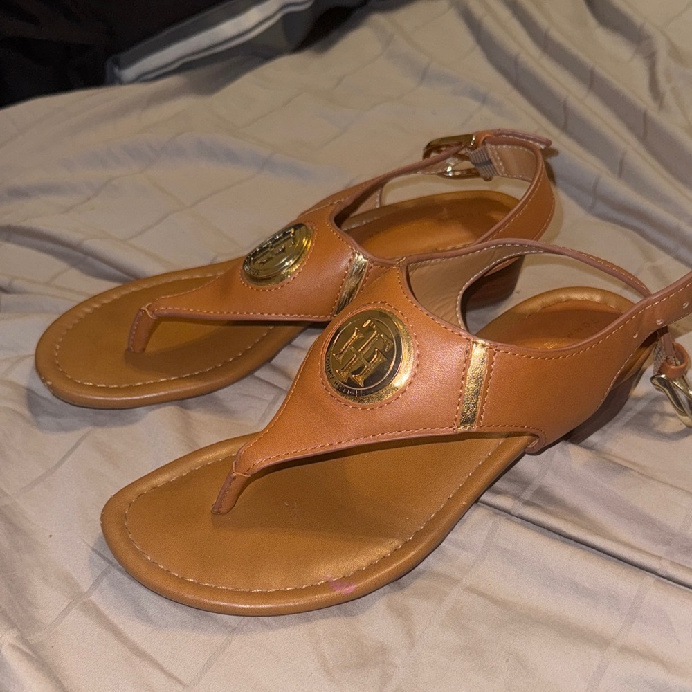 TOMMY HILFIGER women`s sandals TH Round Logo Thong size 6 Brown